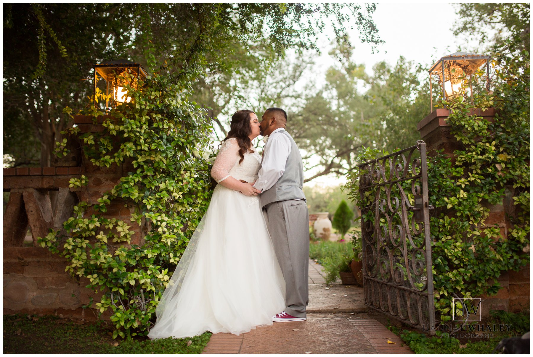 A 'backyard wedding' unlike anything you've ever seen – Horse farm wedding  photos on a family property - Amy Pinder Photography Blog