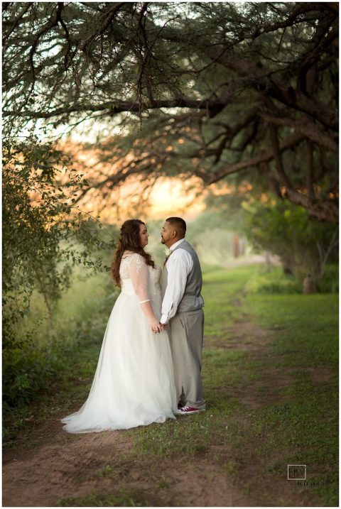 https://www.hannahwhaleyphotography.com/wp-content/uploads/2019/01/04-1604-post/wedding-photographer-love-hannah-whaley-couples-tucson-best-photography-agua-linda-farms-685x1024(pp_w480_h717).jpg