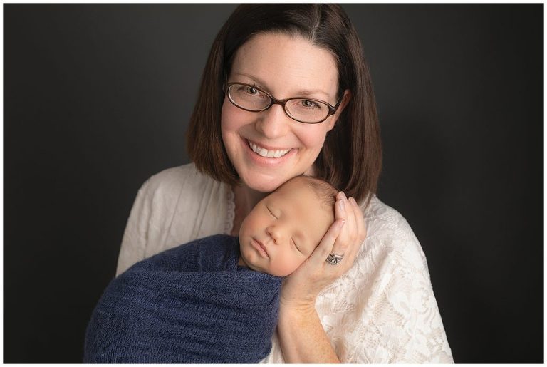 Mom with new baby in photography session in Sierra Vista Arizona. 