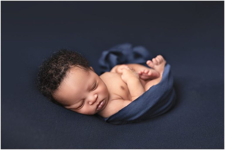 Boy and Bear Photography - Tiny babies in a Tiny bed is the cutest thing  evveeeer! ~ Hudson